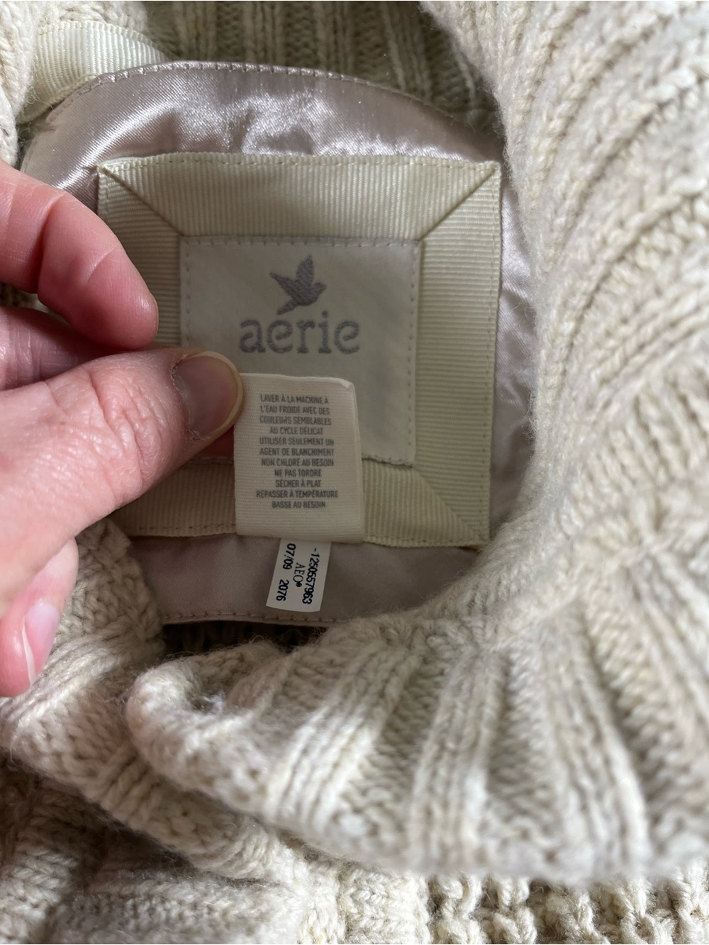 Aerie Large Knit Beige Button-Front Women's Sweater Cardigan Size Medium Pockets - Picture 8 of 14